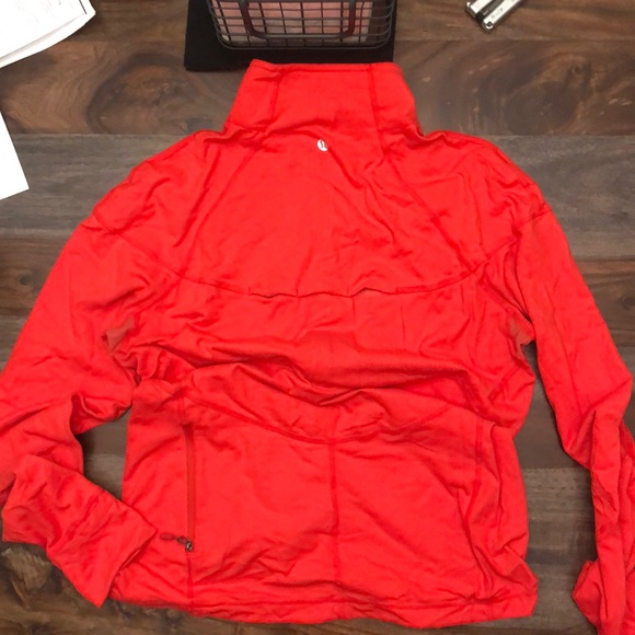 ✨SOLD✨ LULULEMON-EUC 1/2 Zip Sweatshirt/Jacket (L) - Picture 2 of 16